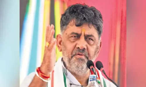 Karnataka: कर्नाटक मंत्रिमंडल कांग्रेस आलाकमान से परामर्श करेगा Karnataka: कर्नाटक मंत्रिमंडल कांग्रेस आलाकमान से परामर्श करेगा