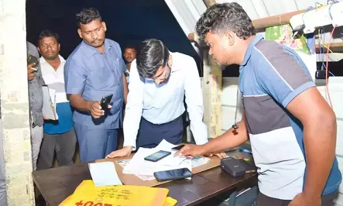 Andhra: कलेक्टर ओ आनंद ने रेत पहुंच का निरीक्षण किया
