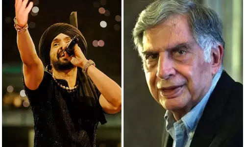 दिलजीत दोसांझ ने जर्मनी कॉन्सर्ट में रतन टाटा को श्रद्धांजलि दी दिलजीत दोसांझ ने जर्मनी कॉन्सर्ट में रतन टाटा को श्रद्धांजलि दी