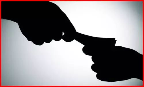 सरपंच पति फरार, पंचायत में चला रहा था कमीशनखोरी का खेल सरपंच पति फरार, पंचायत में चला रहा था कमीशनखोरी का खेल