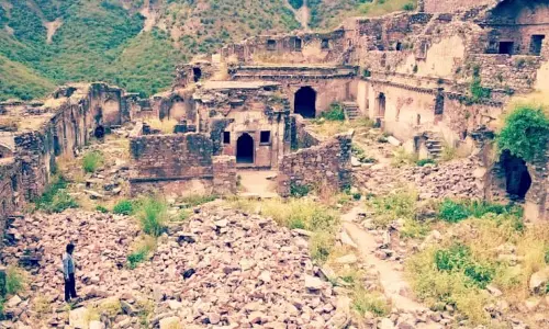 खंडहर होते हुए भी खूबसूरती की मिसाल हैं ये 5 जगहे