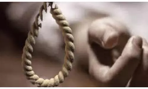 Moradabad: विवाहिता का शव फंदे से लटका मिला, पति पर उत्पीड़न का आरोप Moradabad: विवाहिता का शव फंदे से लटका मिला, पति पर उत्पीड़न का आरोप