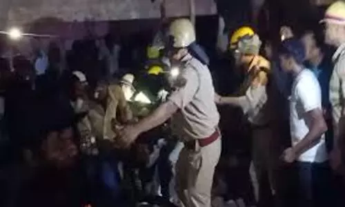 UP News: घर में बारूद का ढेर, रात में हुआ धमाका UP News: घर में बारूद का ढेर, रात में हुआ धमाका