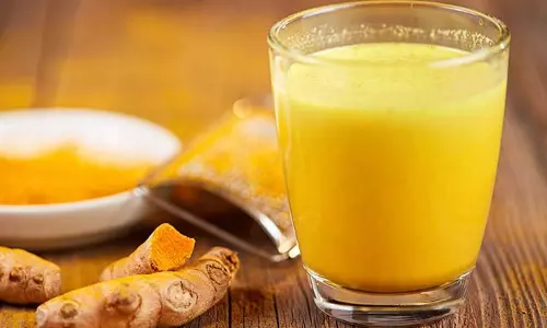 हल्दी वाला दूध न सिर्फ फायदेमंद है बल्कि नुकसानदायक भी हो सकता