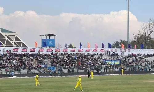 J&K: बक्शी स्टेडियम में दूसरे लीजेंड्स लीग मैच के लिए भारी भीड़ देखी गई J&K: बक्शी स्टेडियम में दूसरे लीजेंड्स लीग मैच के लिए भारी भीड़ देखी गई