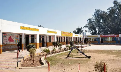 Punjab: पंचायत चुनाव शिक्षकों की ड्यूटी लगी, पढ़ाई प्रभावित Punjab: पंचायत चुनाव शिक्षकों की ड्यूटी लगी, पढ़ाई प्रभावित