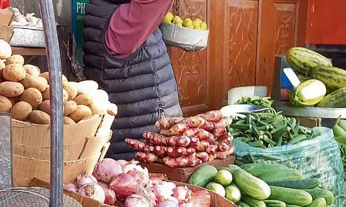 Himachal: संजौली बाजार में लगे सनातन सब्जी वाला के पोस्टर!
