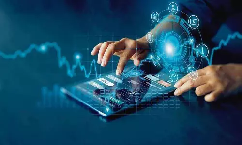 धोखेबाज़ लोगों को ठगने के लिए आवाज़ की क्लोनिंग के लिए AI का इस्तेमाल करते