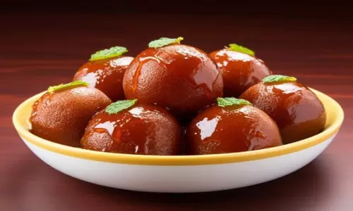 Gulab Jamun : रात की बची हुई रोटियों से बनाएं टेस्टी गुलाब जामुन Gulab Jamun : रात की बची हुई रोटियों से बनाएं टेस्टी गुलाब जामुन