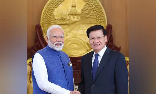 प्रधानमंत्री मोदी ने Laos के राष्ट्रपति थोंगलाउन सिसोउलिथ से की मुलाकात प्रधानमंत्री मोदी ने Laos के राष्ट्रपति थोंगलाउन सिसोउलिथ से की मुलाकात
