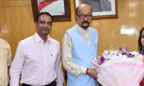 राज्यपाल डेका से डॉ. शर्मा ने सौजन्य भेंट की