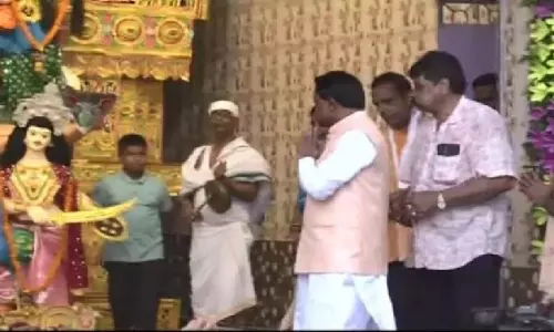ओडिशा के मुख्यमंत्री मोहन चरण माझी ने Bhubaneswar में दुर्गा पूजा मंडपों का किया दौरा ओडिशा के मुख्यमंत्री मोहन चरण माझी ने Bhubaneswar में दुर्गा पूजा मंडपों का किया दौरा