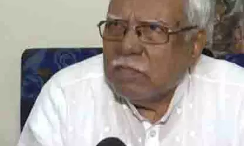 JP की स्मृति का अपमान: अखिलेश यादव को जेपी सेंटर जाने से रोकने पर CPI के हन्नान मोल्लाह JP की स्मृति का अपमान: अखिलेश यादव को जेपी सेंटर जाने से रोकने पर CPI के हन्नान मोल्लाह
