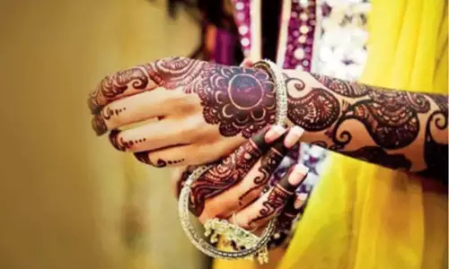 Mehndi लगाने से पहले इस होममेड ब्लीच का इस्तेमाल करे Mehndi लगाने से पहले इस होममेड ब्लीच का इस्तेमाल करे