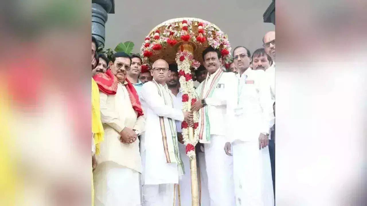 Tirumala: पारंपरिक स्वर्ण छत्र उत्सव का आयोजन
