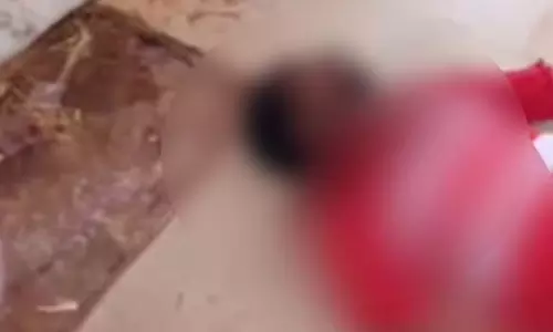 युवक ने मंदिर में अपनी बलि देने की कोशिश की, मची अफरातफरी युवक ने मंदिर में अपनी बलि देने की कोशिश की, मची अफरातफरी