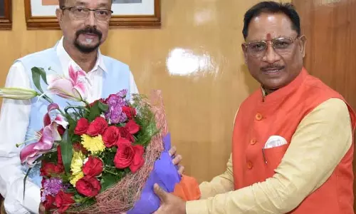 राजभवन पहुंचे सीएम साय, राज्यपाल डेका से मिले