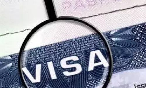 Visa Fraud: व्यवसायी से फर्जी वाणिज्य दूतावास गिरोह ने 41 लाख रुपये ठगे Visa Fraud: व्यवसायी से फर्जी वाणिज्य दूतावास गिरोह ने 41 लाख रुपये ठगे