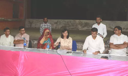 Churu: रात्रि चौपाल में सुने ग्रामीणों के अभाव -अभियोग, अधिकारियों को दिए निर्देश