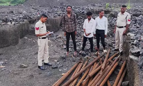 कॉलेज परिसर में चोरी, लोहे की पाईप के साथ 3 आरोपी गिरफ्तार