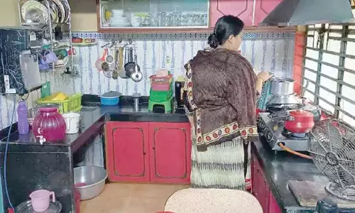 Bengaluru में क्लाउड किचन की बढ़ती मांग ने गुणवत्ता संबंधी चिंता बढ़ा दी Bengaluru में क्लाउड किचन की बढ़ती मांग ने गुणवत्ता संबंधी चिंता बढ़ा दी