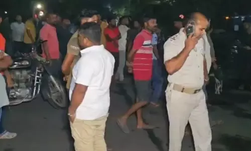 Durga Puja बोनस की मांग को लेकर तालचेर खदान के मजदूरों ने किया प्रदर्शन Durga Puja बोनस की मांग को लेकर तालचेर खदान के मजदूरों ने किया प्रदर्शन