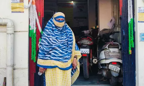रायपुर: हॉस्पिटल के पीछे गांजा बेच रही महिला गिरफ्तार