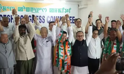 Manipur : कई राजनीतिक नेता कांग्रेस में शामिल Manipur : कई राजनीतिक नेता कांग्रेस में शामिल