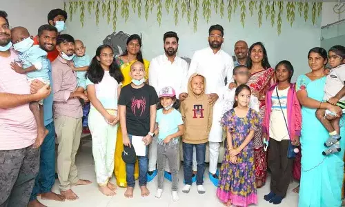 Hyderabad: रेनबो चिल्ड्रेन हॉस्पिटल में बचपन में कैंसर से बचे बच्चों से बातचीत की
