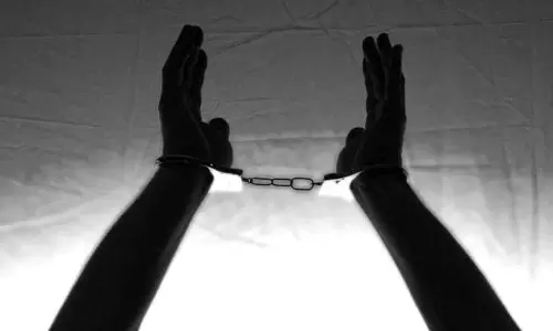 Manipur: कथित गौ हत्या के आरोप में व्यक्ति गिरफ्तार Manipur: कथित गौ हत्या के आरोप में व्यक्ति गिरफ्तार