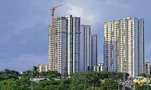 Hyderabad: रियल एस्टेट सेक्टर पर दोहरी मार Hyderabad: रियल एस्टेट सेक्टर पर दोहरी मार