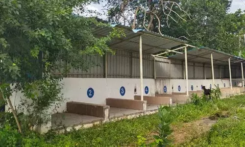 Kothagudem: सड़क विक्रेताओं के लिए बनाए गए शॉपिंग कॉम्प्लेक्स अप्रयुक्त रह गए Kothagudem: सड़क विक्रेताओं के लिए बनाए गए शॉपिंग कॉम्प्लेक्स अप्रयुक्त रह गए