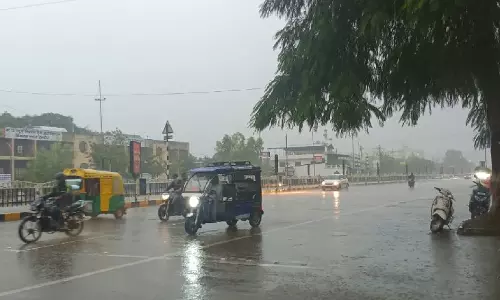Weather: रावण दहन में बारिश का खतरा, कई जिलों में हुई बारिश
