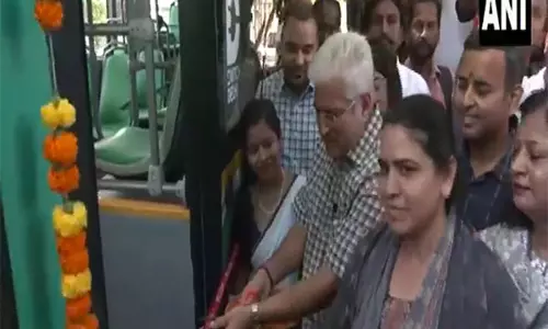 Kailash Gehlot ने वसंत विहार रूट पर मोहल्ला बसों के ट्रायल रन का उद्घाटन किया Kailash Gehlot ने वसंत विहार रूट पर मोहल्ला बसों के ट्रायल रन का उद्घाटन किया
