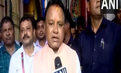 Odisha के मुख्यमंत्री मोहन चरण माझी ने अष्टमी के दिन दुर्गा पूजा पंडाल में पूजा की