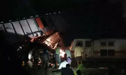 Chennai के पास मैसूर-दरभंगा एक्सप्रेस मालगाड़ी से टकराई, 2 डिब्बों में लगी आग