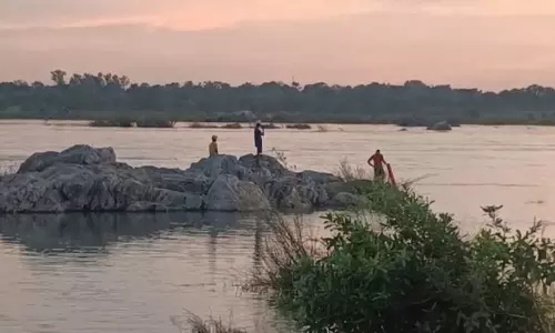 Sambalpur में महानदी में डूबने से दो नाबालिग छात्र लापता