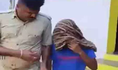Khurda जिले में नाबालिग लड़की का यौन उत्पीड़न करने के आरोप में ट्यूशन शिक्षक गिरफ्तार Khurda जिले में नाबालिग लड़की का यौन उत्पीड़न करने के आरोप में ट्यूशन शिक्षक गिरफ्तार