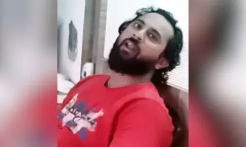 Crime: पति ने बीच सड़क में रेता पत्नी का गला, कांप गई लोगों की रूह Crime: पति ने बीच सड़क में रेता पत्नी का गला, कांप गई लोगों की रूह