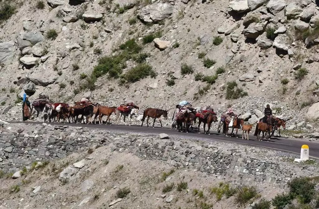 J&K: वाहनों की खराबी से श्रीनगर-जम्मू राष्ट्रीय राजमार्ग पर यातायात बाधित