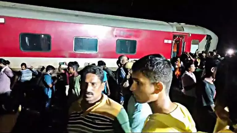 19 hurt after Bagmati Express Accident: दक्षिण रेलवे ने जांच शुरू की