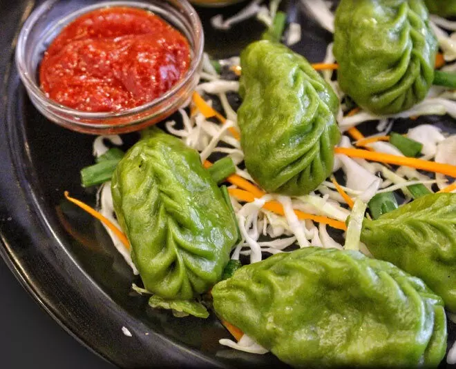 Palak Corn Cheese Momos: घर पर ट्राई करें टेस्टी और हेल्दी  रेसिपी