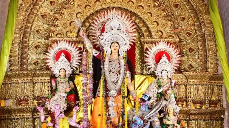 Cuttack के पंडालों में परंपराओं के अनूठे मिश्रण के साथ मनाई जाती है दुर्गा पूजा