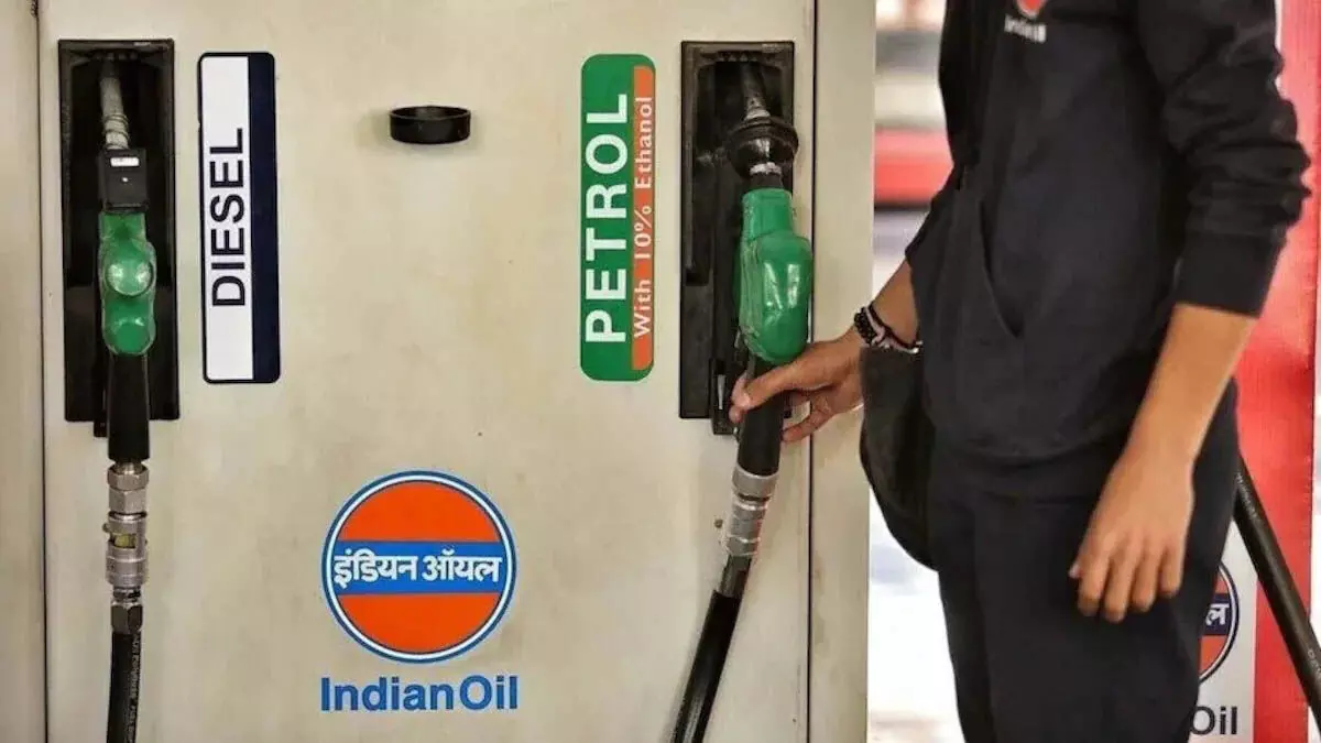 Petrol and diesel की कीमतें शनिवार को अपडेट हुए