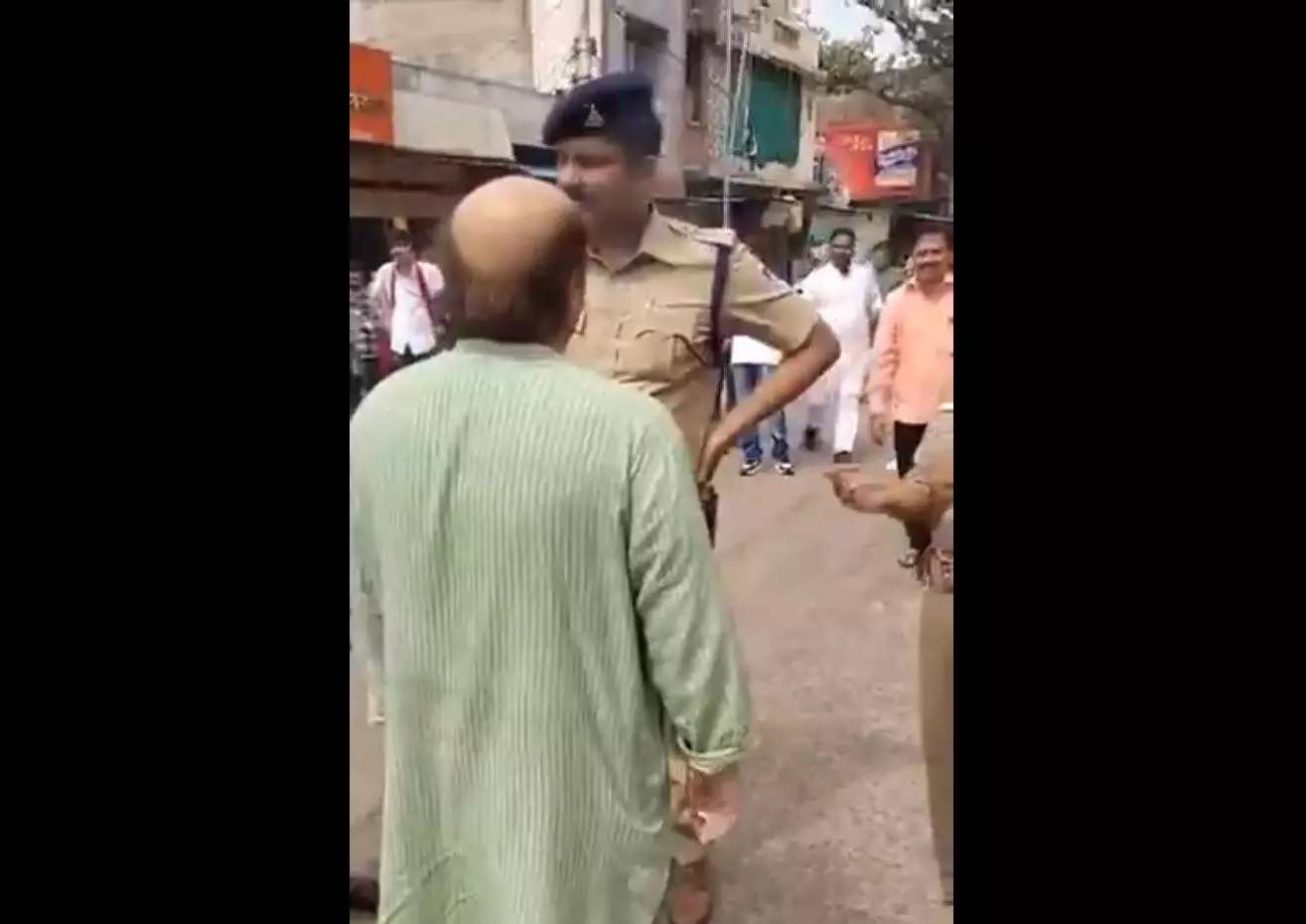 कांग्रेस के वरिष्ठ नेता के बेटे का VIDEO वायरल, महिला पुलिस अधिकारी के सामने सिगरेट का धुआं उड़ाया