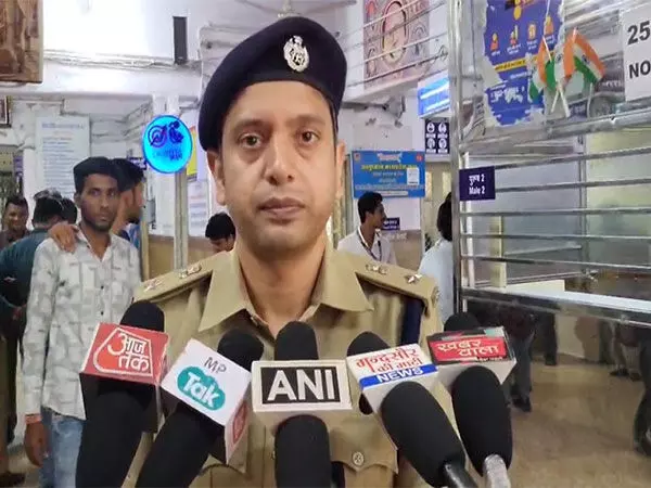 Police की पूछताछ से बचने के लिए आरोपी ने खुद को मारी गोली, मंदसौर में हिरासत में लिया गया