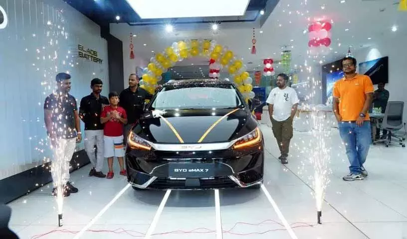 BYD ने हैदराबाद में EMAX7 लॉन्च किया