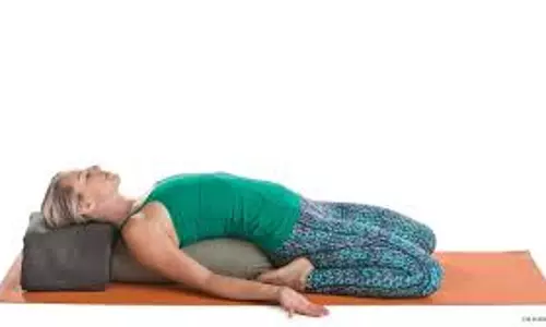 yoga: डिप्रेशन और एंग्जायटी से छुटकारा पाना है तो रोजाना करें ये योगासन yoga: डिप्रेशन और एंग्जायटी से छुटकारा पाना है तो रोजाना करें ये योगासन