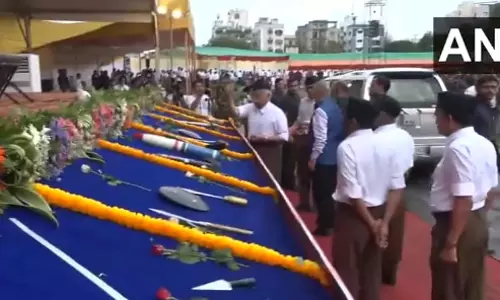 नागपुर RSS दफ्तर में विजयदशमी पर हुआ शस्त्र पूजन नागपुर RSS दफ्तर में विजयदशमी पर हुआ शस्त्र पूजन