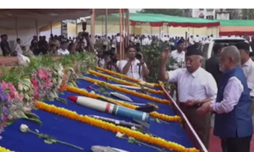 नागपुर में आरएसएस का विजयादशमी उत्सव, मोहन भागवत ने किया शस्त्र पूजन